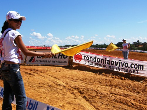  MOTOCROSS - Pilotos voam baixo nos treinos cronometrados -  Fotos