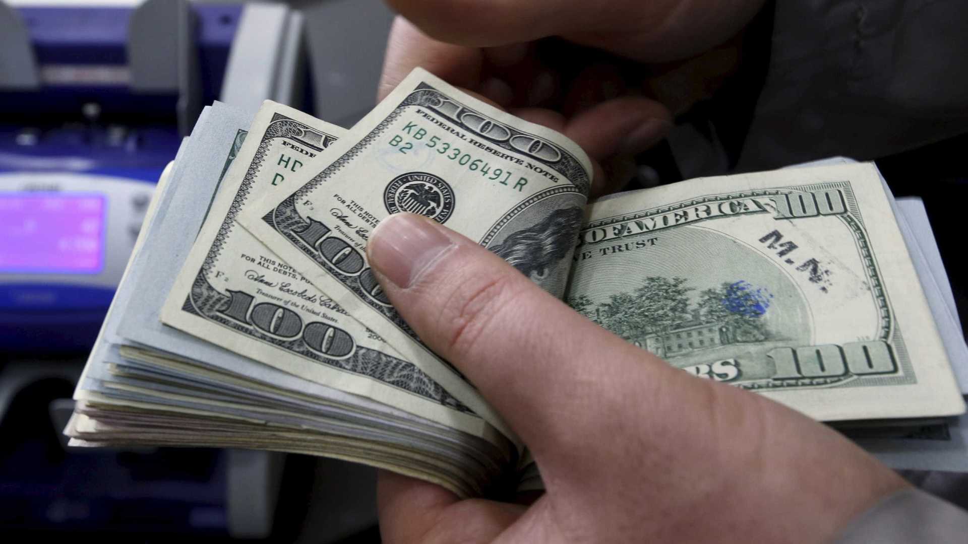 MOEDA: Dólar sobe mais de 1% e ronda R$ 4,16 após pesquisa Datafolha