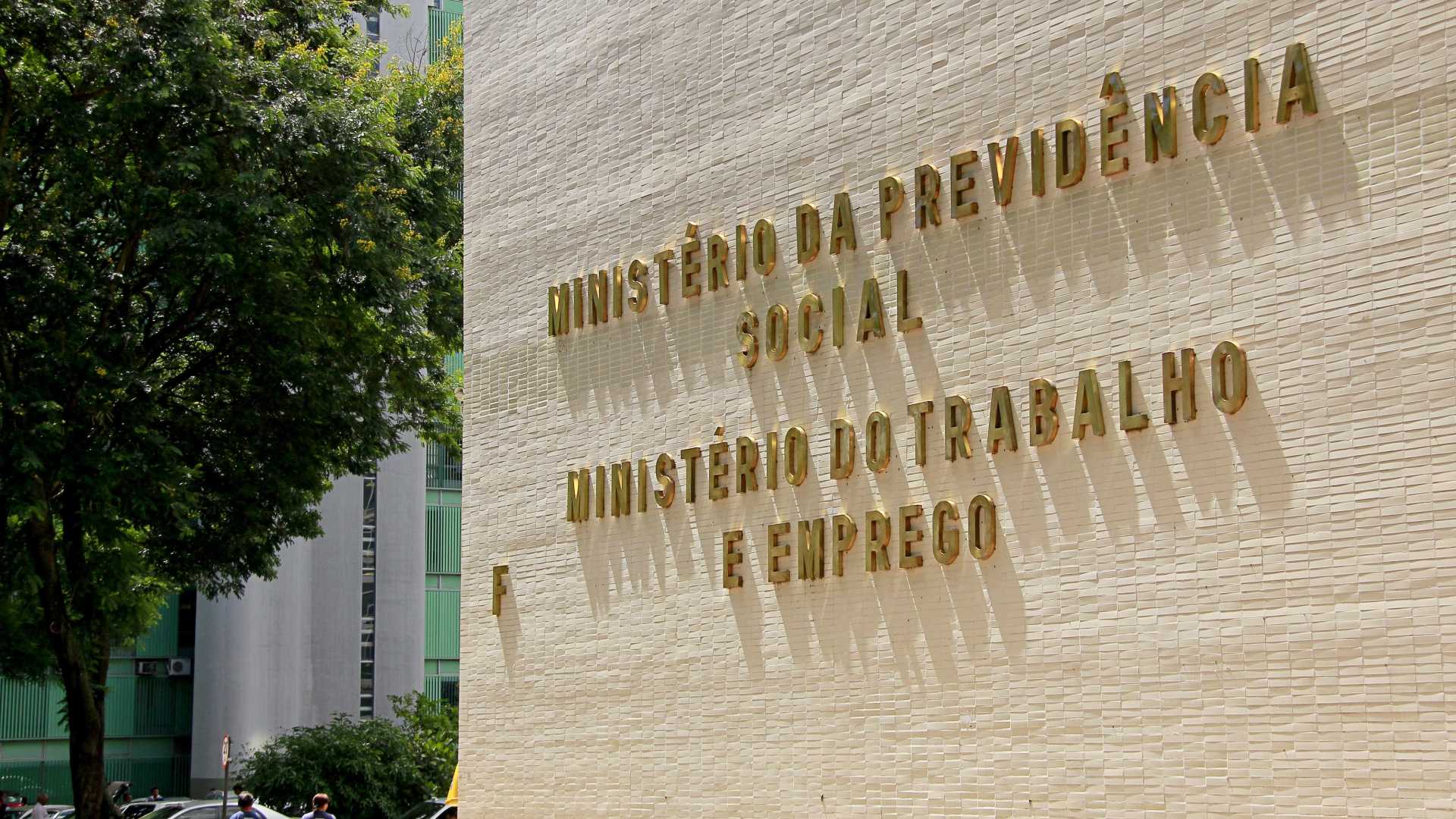 IMPASSE: Com Yomura afastado e secretário preso, ministério está sem comando