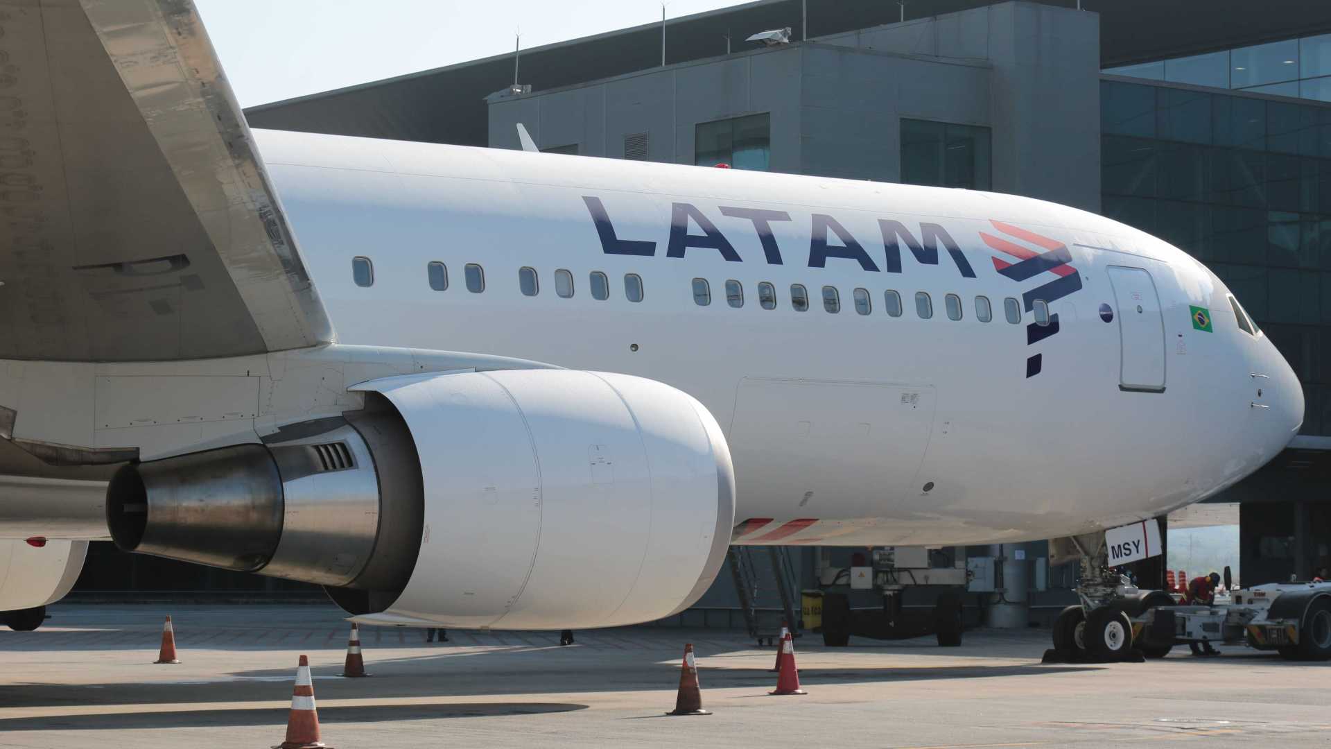 Em 'incidente grave', avião da Latam pousa na pista errada