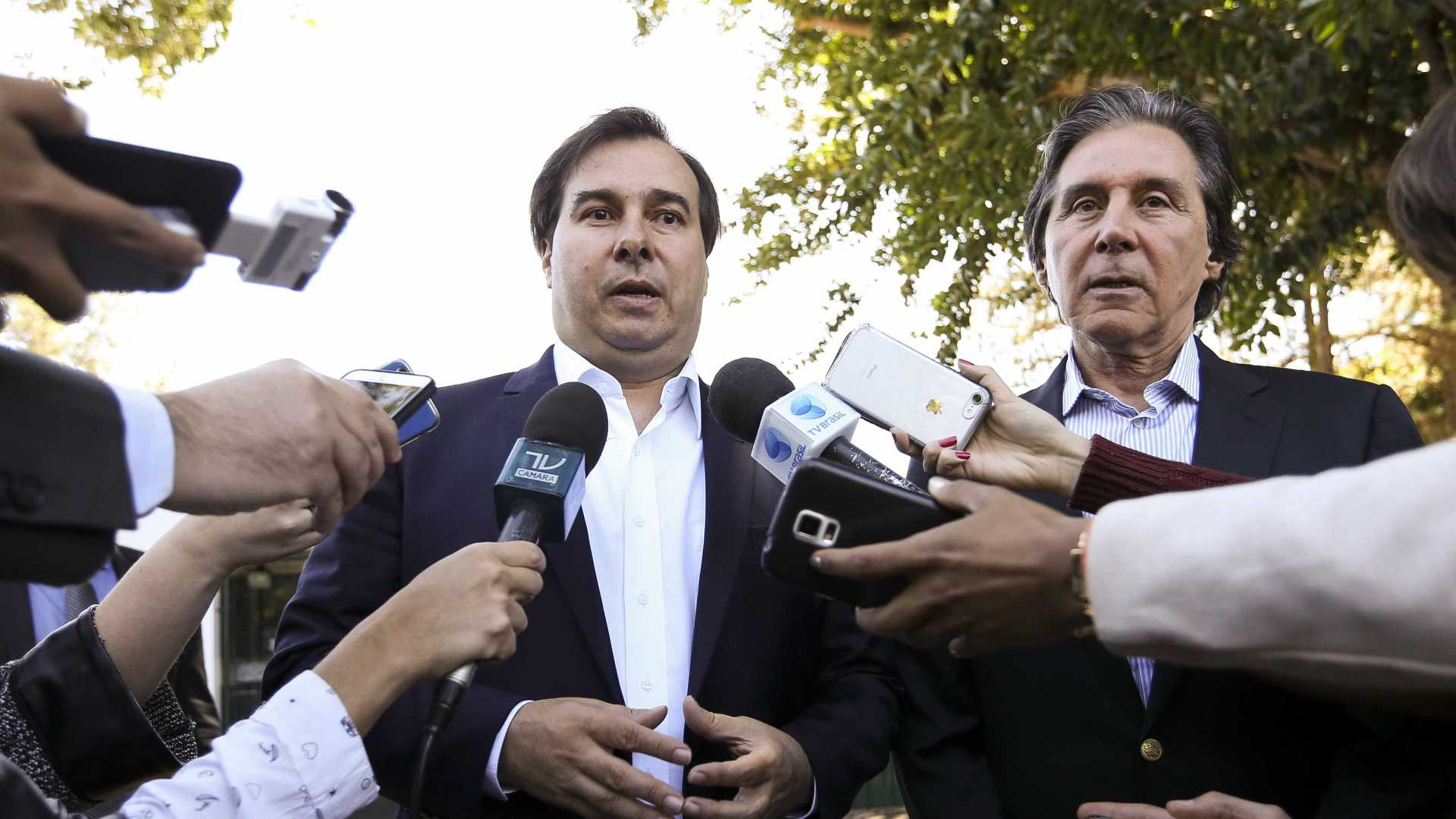 Maia e Eunício anunciam comissão para debater alta da gasolina