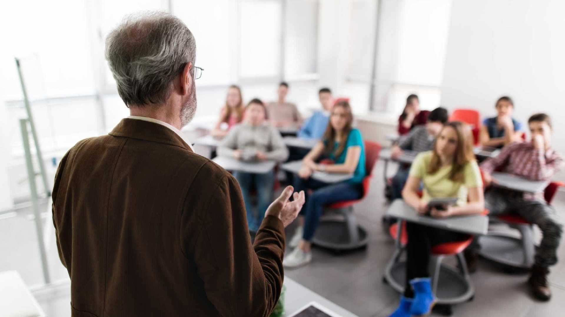 EDUCAÇÃO: Bolsas de estudos da Capes não serão suspensas, garante MEC