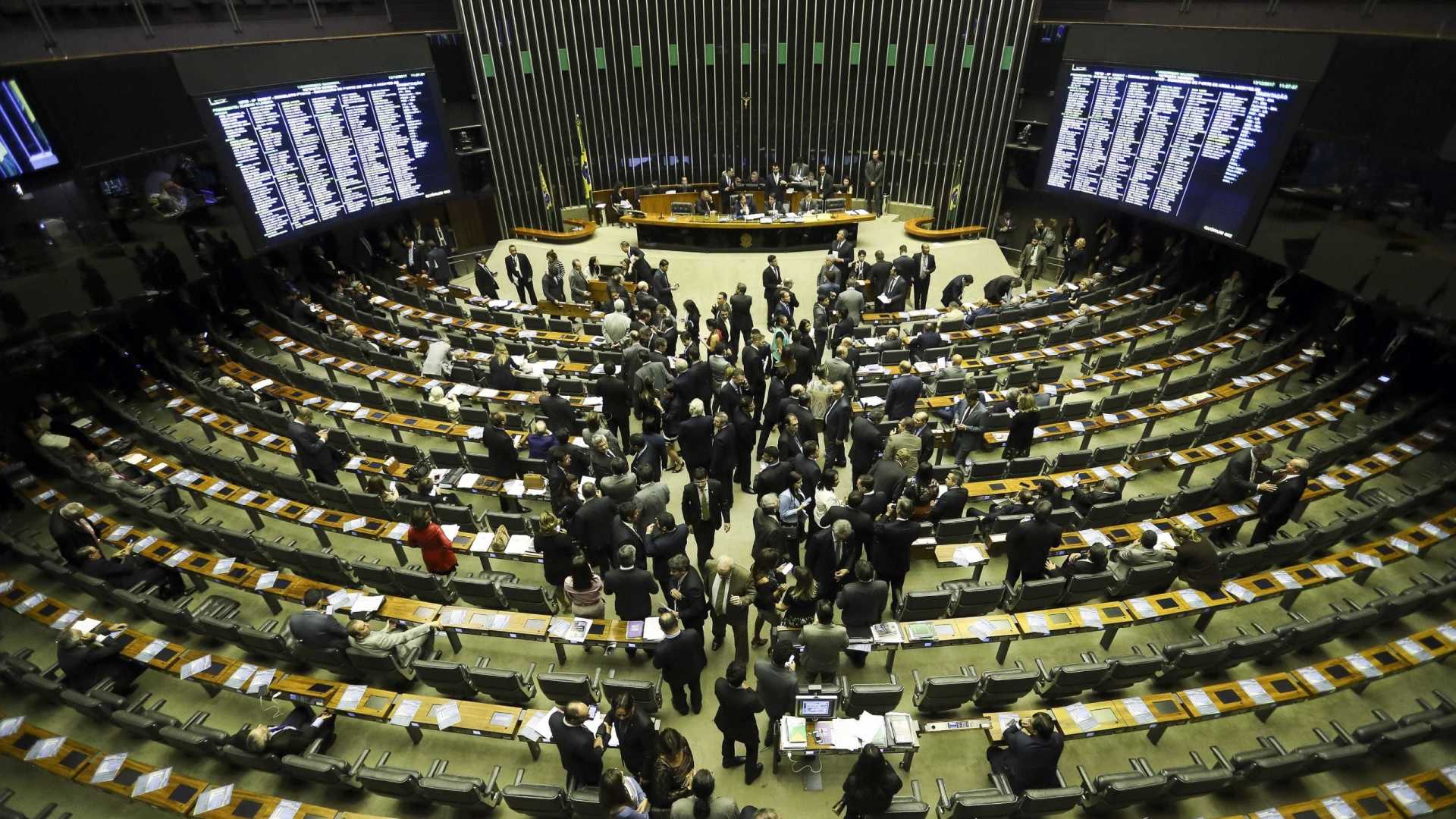 Queda dos juros bancários emperra no Congresso