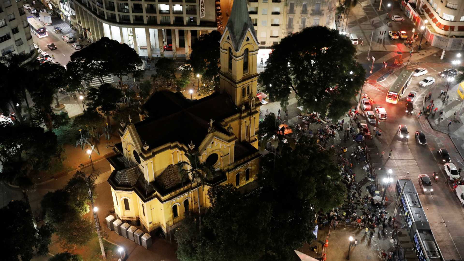 DESABAMENTO: Sem-teto deixam Largo do Paissandu 101 dias após tragédia