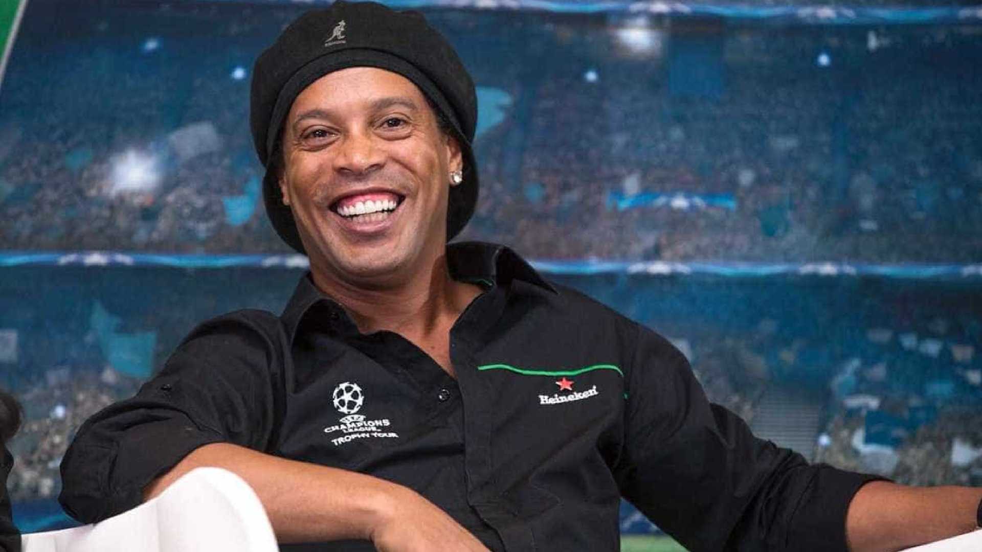 VEM CASAMENTO POR AÍ: Ronaldinho vai se casar com duas mulheres; festa terá show de Vercillo