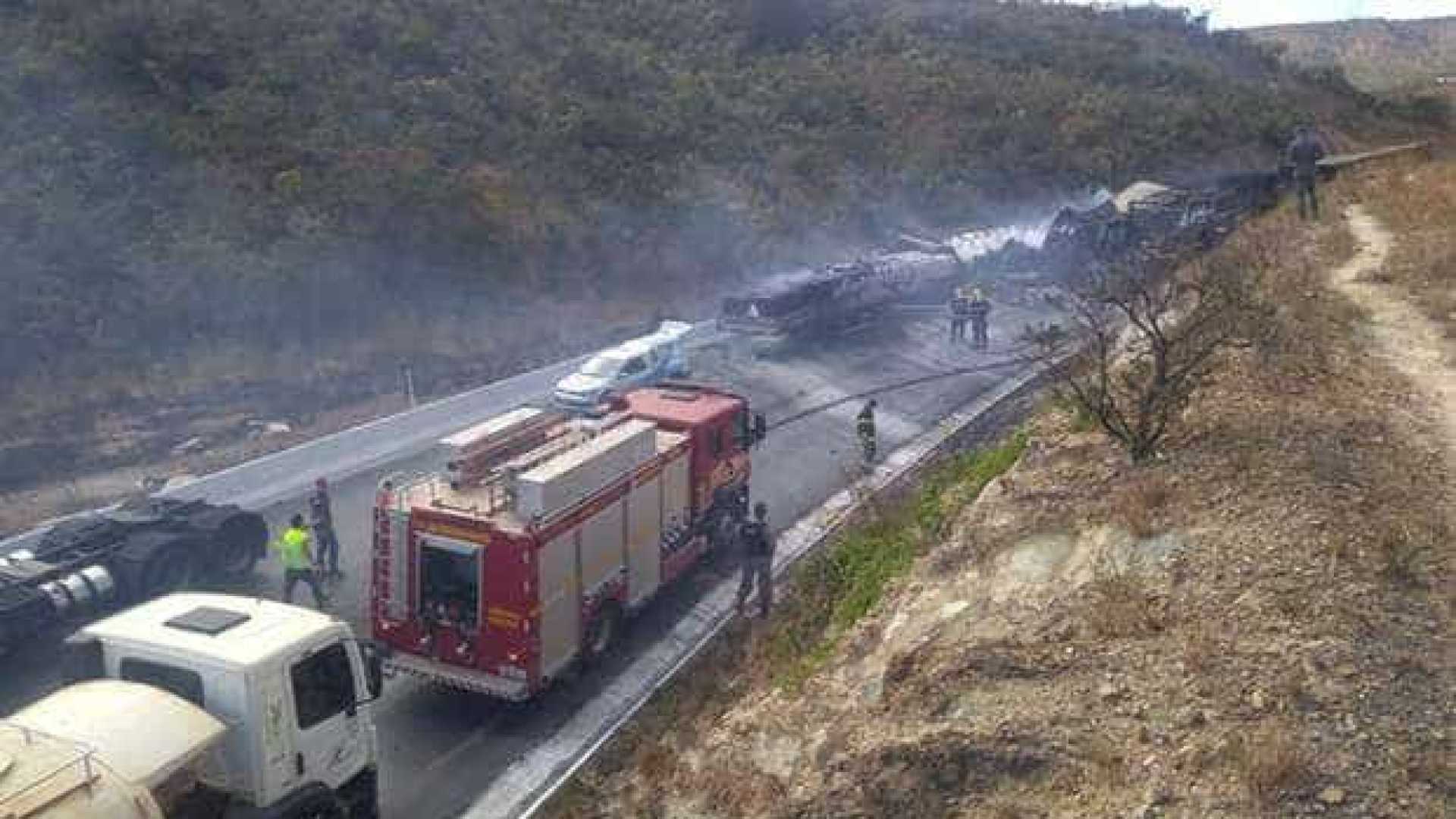 ACIDENTE: Engavetamento com 11 veículos deixa mortos e dezenas de feridos