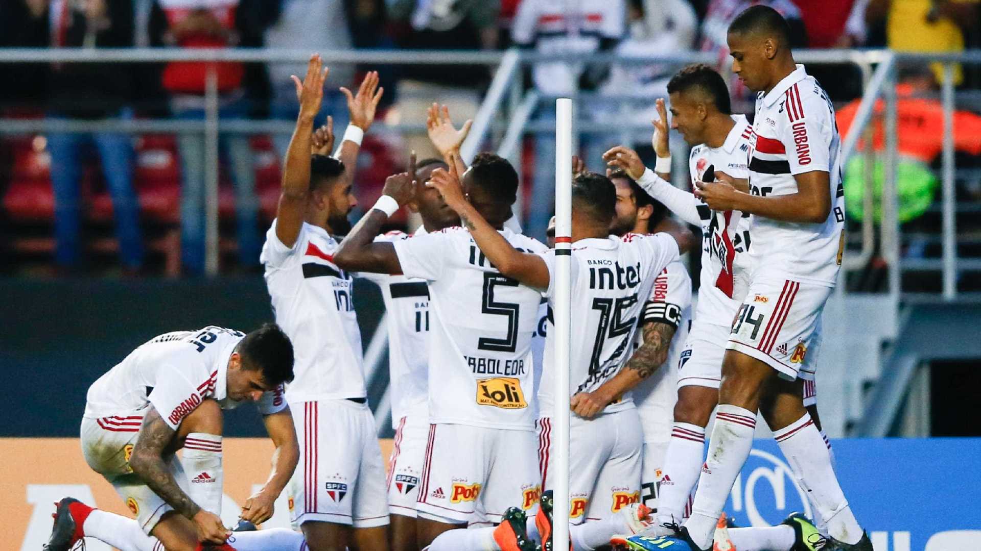 CAMPEONATO: São Paulo volta a liderar o Brasileirão, após 3 anos e deixa o Fla pra trás