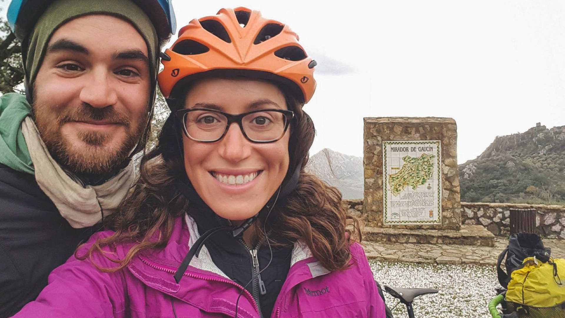 ATAQUE: Casal que viajava ao redor do mundo de bicicleta é morto pelo EI