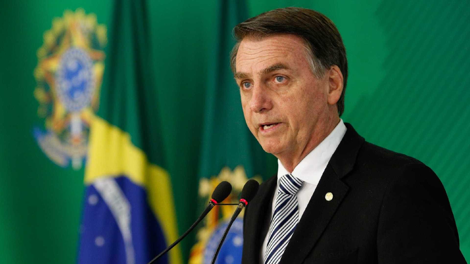 ENTREVISTA: Bolsonaro admite que sabia que ex-assessor de Flávio 'fazia rolo'