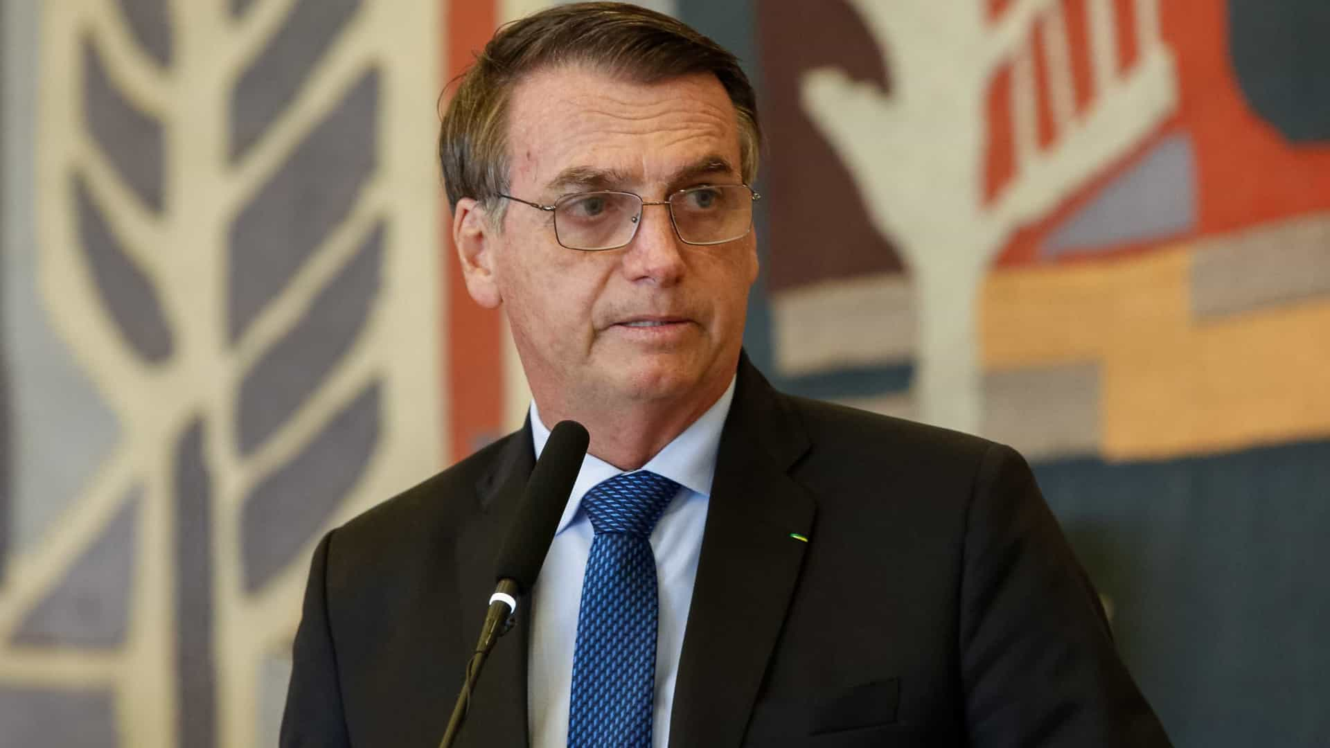 INVESTIGAÇÃO: Bolsonaro anuncia a 'Lava Jato da Educação': 'Há algo de muito errado'