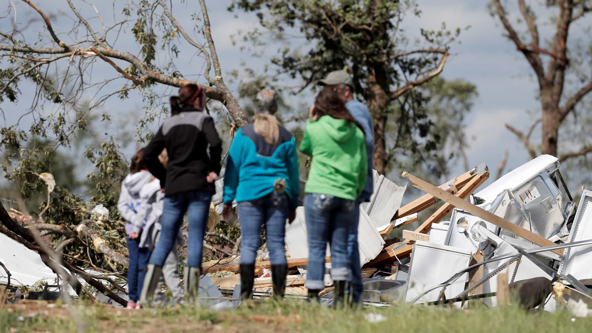 DESTRUIÇÃO: Tornado no Alabama mata 23 pessoas, incluindo crianças