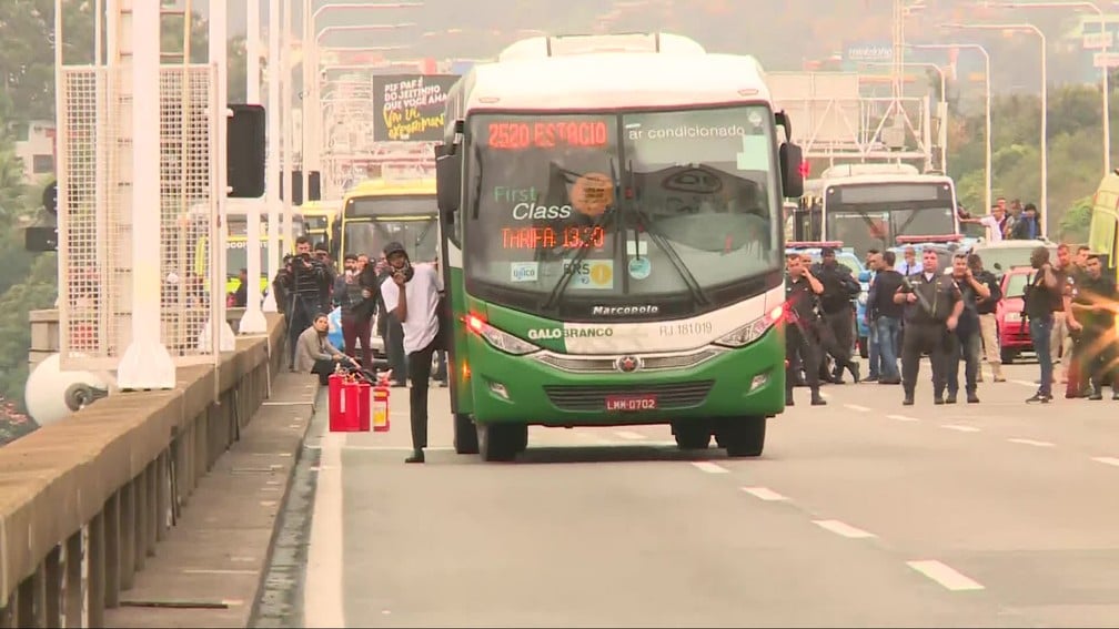 ACABOU: Sniper abate sequestrador de ônibus na Ponte Rio-Niterói