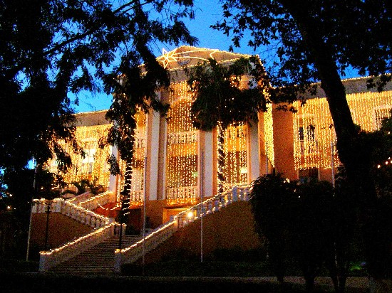 30 mil lâmpadas iluminam o Palácio do Governo - Veja foto