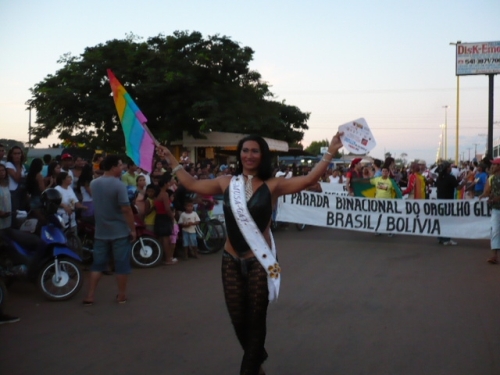 Parada GLBT Binacional leva três mil pessoas às ruas de Guajará Mirim - Confira álbum de fotos