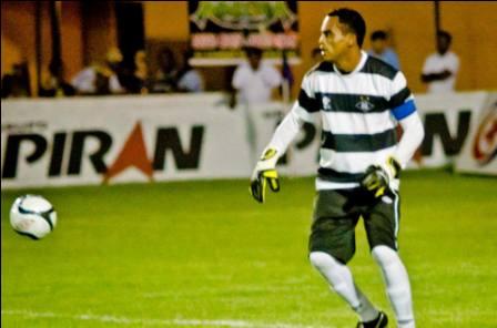 Ex-goleiro do Genus é preso no intervalo de jogo dentro do vestiário