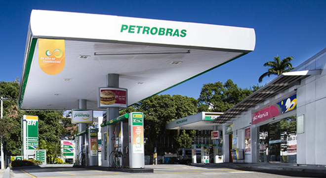 REAJUSTE: Petrobras anuncia aumento de 5% na gasolina a partir de quarta-feira