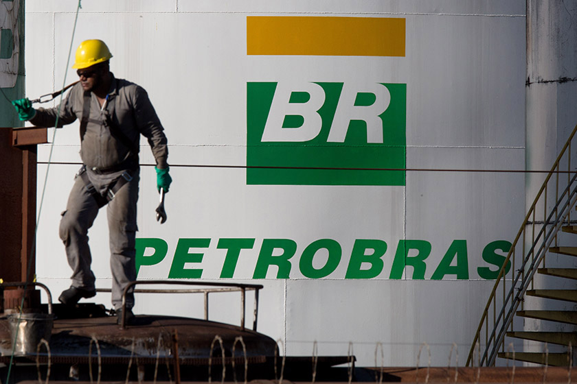 ECONOMIA: Petrobras anuncia redução de 2,8% no preço da gasolina nas refinarias