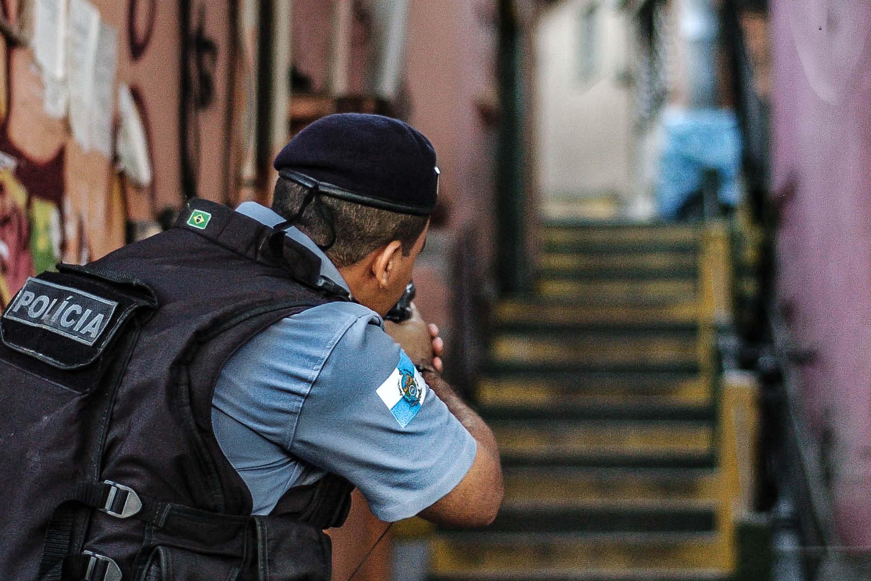 ALVOS: No Brasil e nos EUA, negros correm mais risco de serem mortos pela polícia