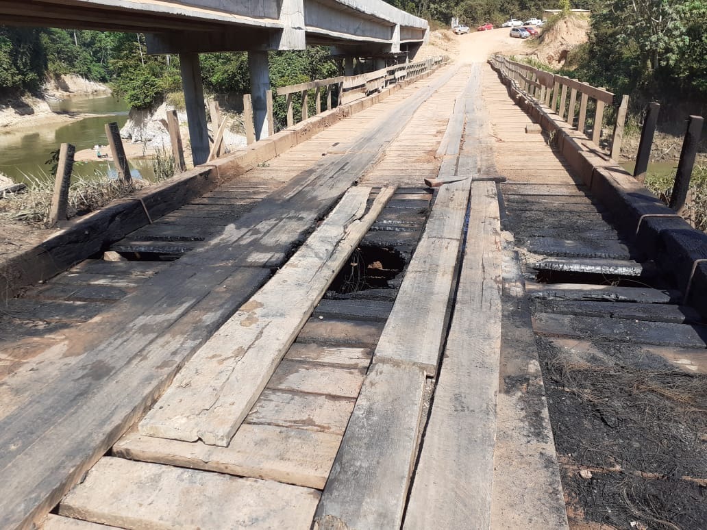 REVOLTA: Comunidade ameaça incendiar ponte considerada mal feita e fechar estrada