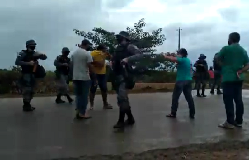 PREÇO BAIXO: Produtores de leite em RO entram em confronto com PM durante protesto 