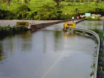 Defesa Civil interdita ponte do rio Jamarí em Alto Paraíso - Foto