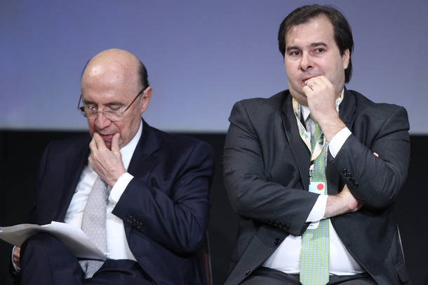 Pré-candidatos à Presidência, Meirelles e Maia usam jatos da FAB