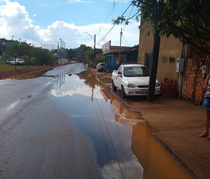 CASCA DE OVO: Asfalto feito por Hildon Chaves não dura três semanas e revolta moradores