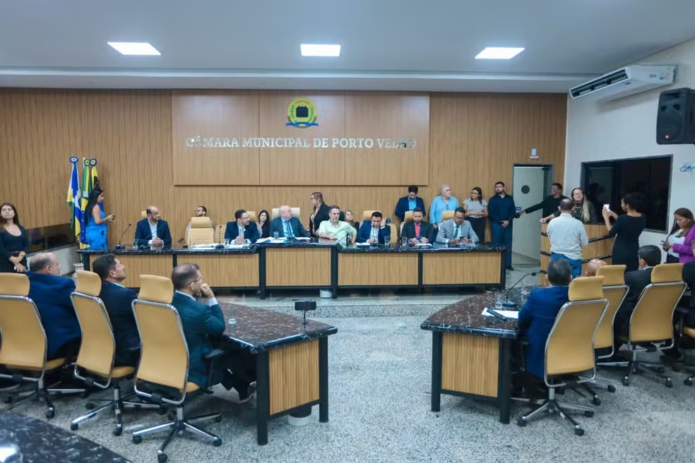 INTERROMPIDO: Falta de vereadores encerra sessão da Câmara de PVH; veja quem faltou e abandonou o plenário