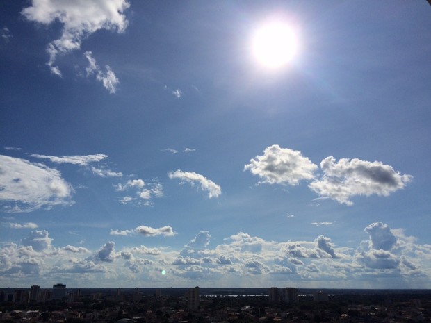 PREVISÃO: Dia de sol entre muitas nuvens em todo o Estado