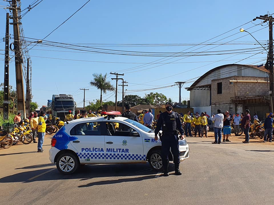 PROTESTO: Mototaxistas fecham Estrada do Belmont e pedem socorro na capital