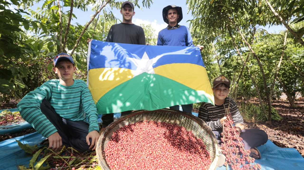 FOMENTO: Associação Vida Nova recebe incentivo para melhorar a produção de café