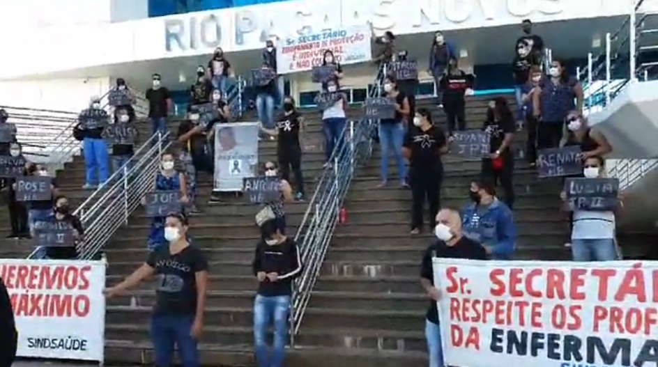 PROTESTO: Servidores da Saúde fazem oração e pedem valorização em frente ao CPA