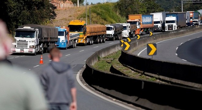 CAMINHONEIROS: Ministro pede que ANTT suspenda novas regras para frete mínimo