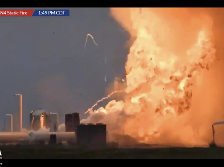 VÍDEO: Novo foguete da SpaceX em testes explode e vira bola de fogo