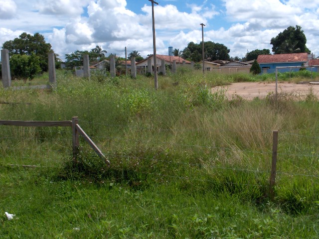 Denúncia - Prefeitura de Ji-Paraná abandona quadra poliesportiva