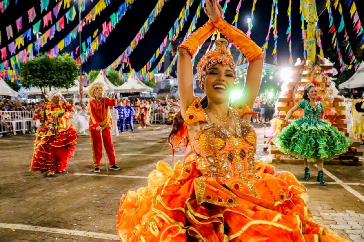 O FLOR DO CACTO: Festejo junino encerra neste domingo com show de 02 quadrilhas e um boi-bumbá