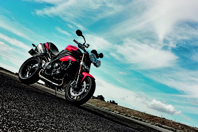 Triumph faz recall de 211 unidades da Speed Triple R no Brasil