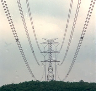 Rondônia produz energia, exporta para o Acre e consumidores rondonienses pagam mais caro que acreanos