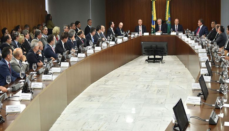 União anuncia plano de ajuda financeira para reequipar polícia nos estados