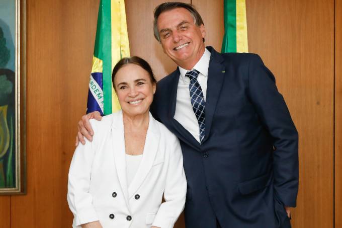 ACEITOU O PEDIDO: Regina Duarte crava o ‘sim’ a Bolsonaro e agora monta equipe na Cultura