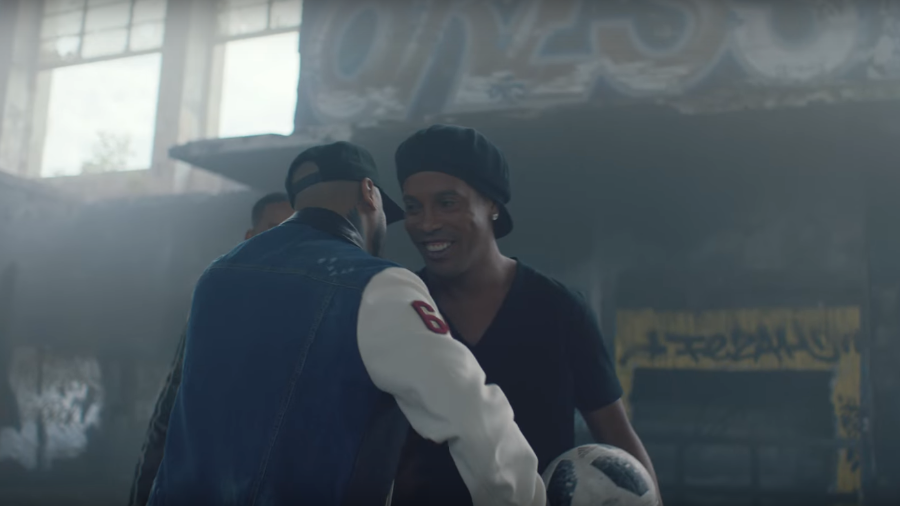 ASSISTA: Fifa lança clipe da música oficial da Copa com Ronaldinho Gaúcho e Willian