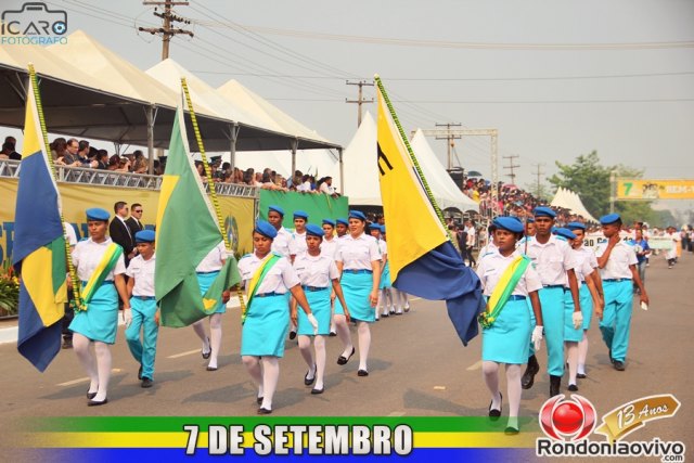 Confira as fotos do desfile cívico das escolas