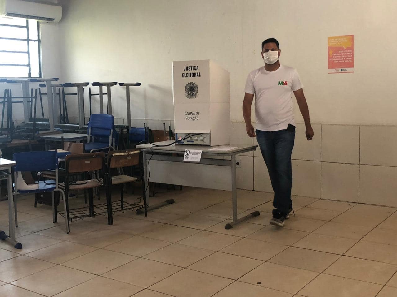 ELEIÇÕES 2020: Samuel Costa vota em escola no bairro Nacional e ressalta o voto consciente  