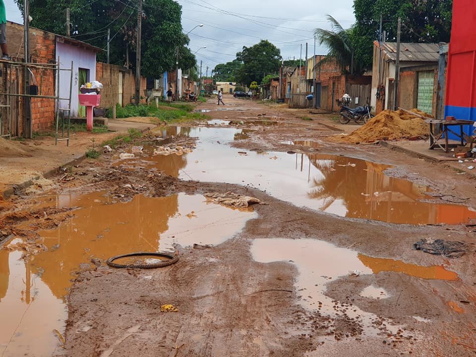 SEM CONDIÇÕES: Moradores do bairro Jardim Santana sofrem por descaso da prefeitura da capital