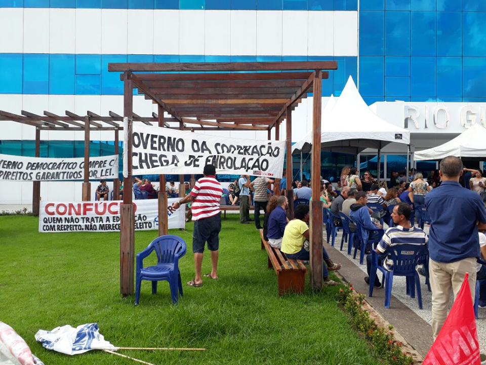 Prédio da Seduc no CPA é ocupado por professores em greve