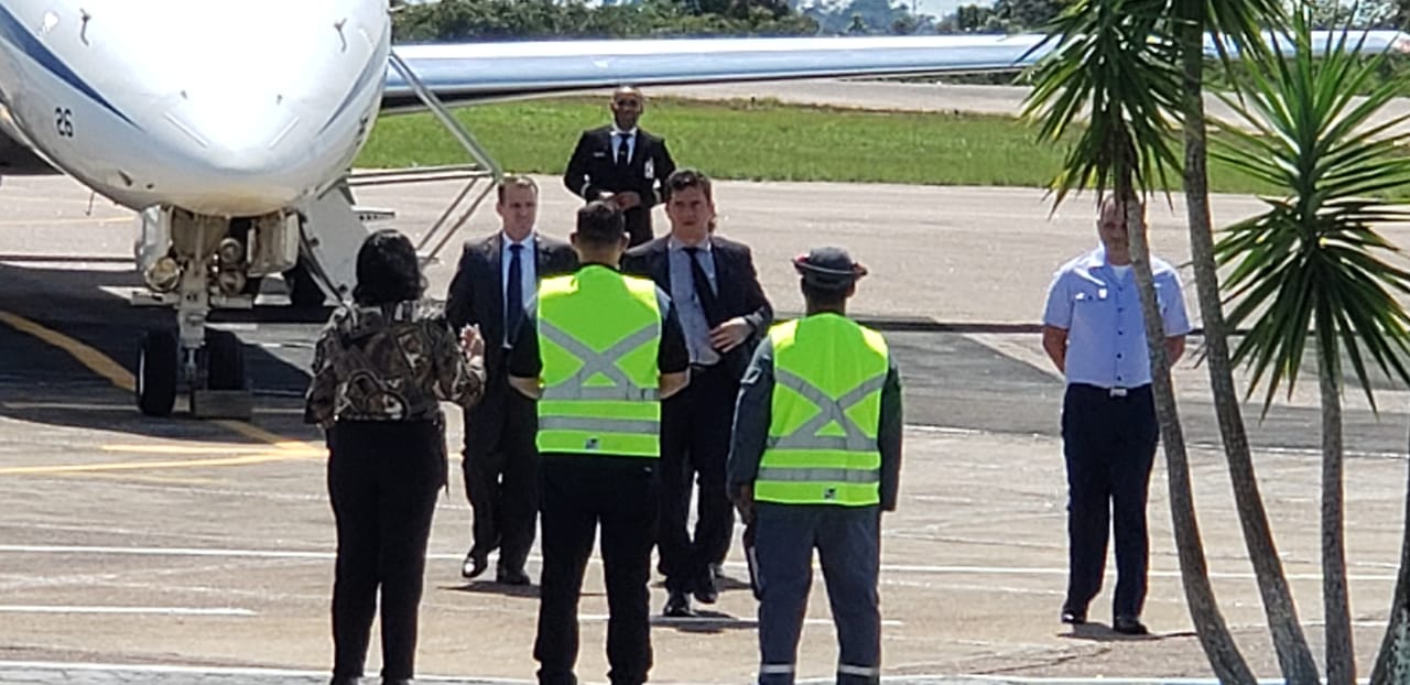 MINISTRO DA JUSTIÇA: Sérgio Moro desembarca em Rondônia para abastecer avião; vídeo