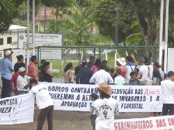 Seringueiros e manifestantes exigem atitude do Secretário e reivindicam na Sedam