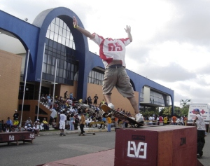 Mais de 100 Skatistas disputam campeonato na capital