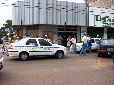 Acidente na avenida 7 de setembro envolve três veículos