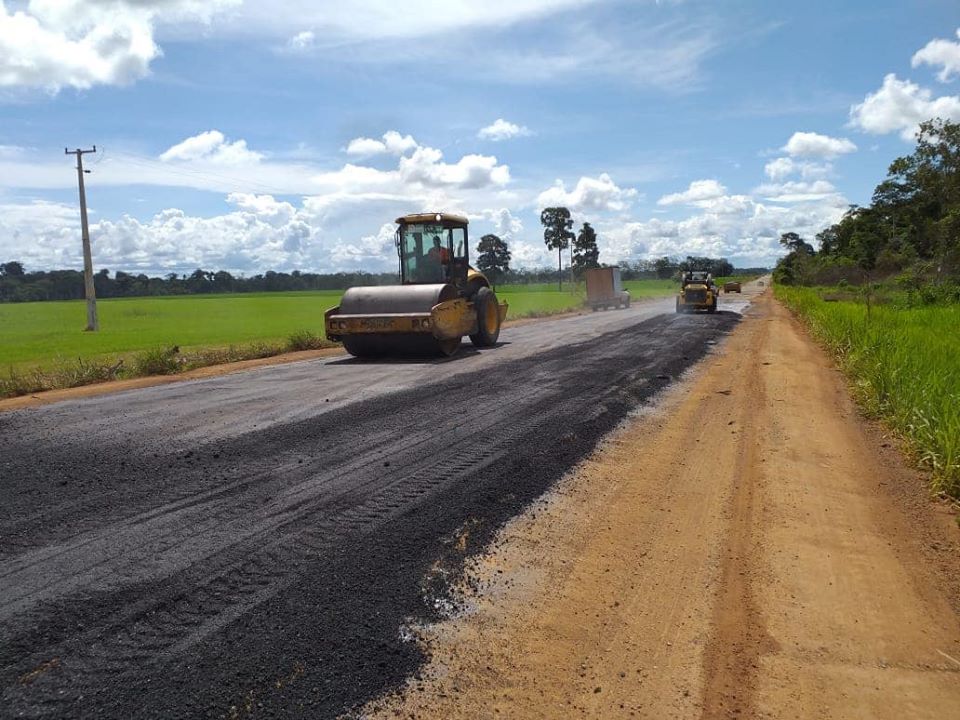 ASFALTO: Com indicações de Geraldo da Rondônia, operações tapa buracos chegam nas rodovias